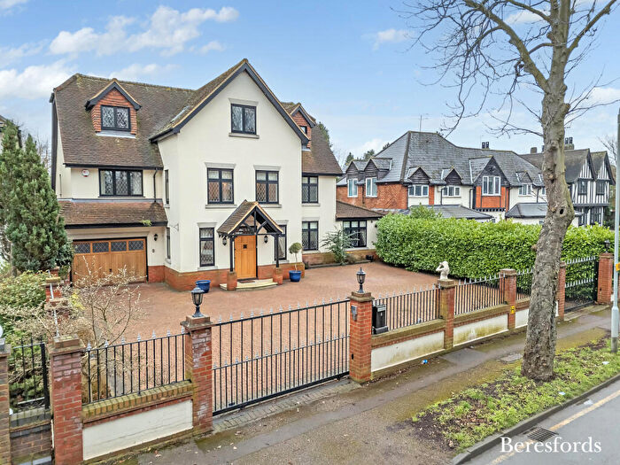 7 Bedroom Detached House For Sale In Nelmes Way, Hornchurch, RM11