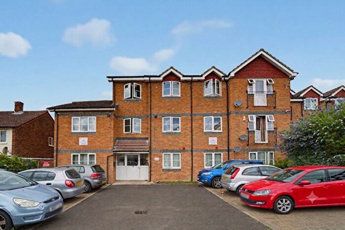 2 Bedroom Flat For Sale In Rokesby Road, Slough, SL2