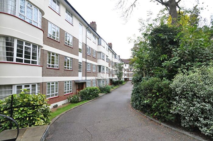 2 Bedroom Flat For Sale In Edge Hill, London, SW19