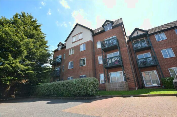 2 Bedroom Apartment To Rent In Admirals Court, Rose Kiln Lane, Reading, Berkshire, RG1