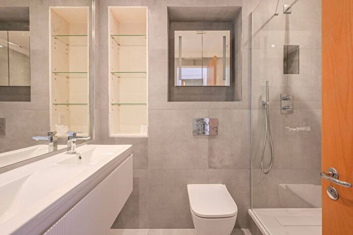 1 Bedroom Flat To Rent In Star Place, St Katharine Docks, London, E1W