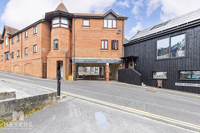 2 Bedroom Maisonette To Rent In Upper Norwich Road, Bournemouth, BH2