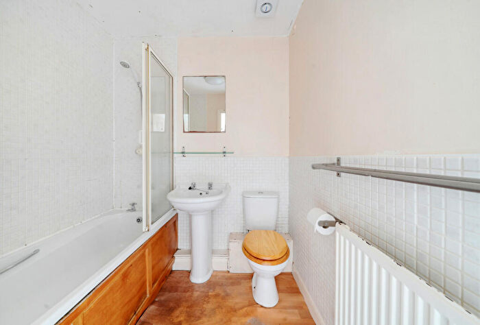 2 Bedroom Apartment For Sale In Station Road, Montpelier, Bristol, Somerset, BS6