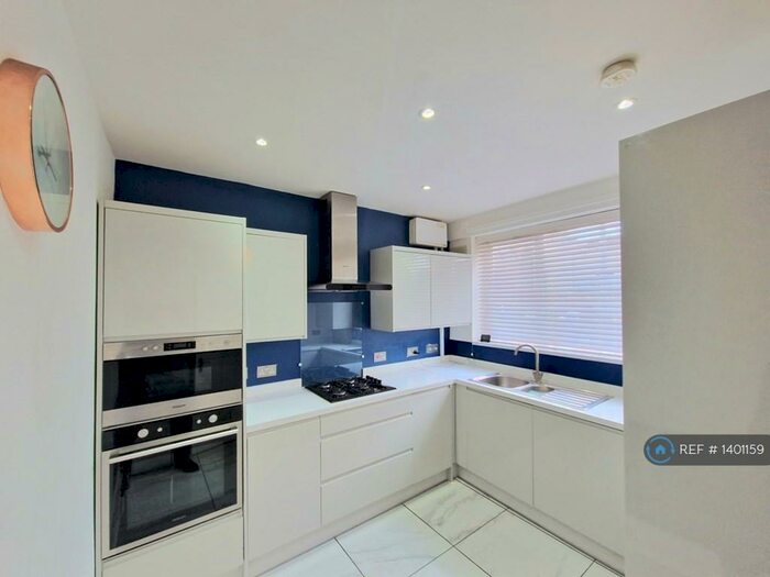 3 Bedroom Terraced House To Rent In Old Mill Street, Manchester, M4