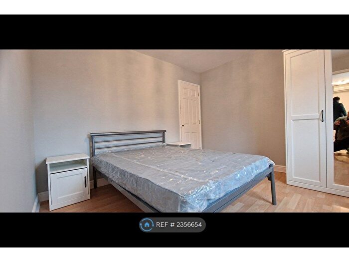 1 Bedroom Flat To Rent In Lowestoft Mews, London, E16