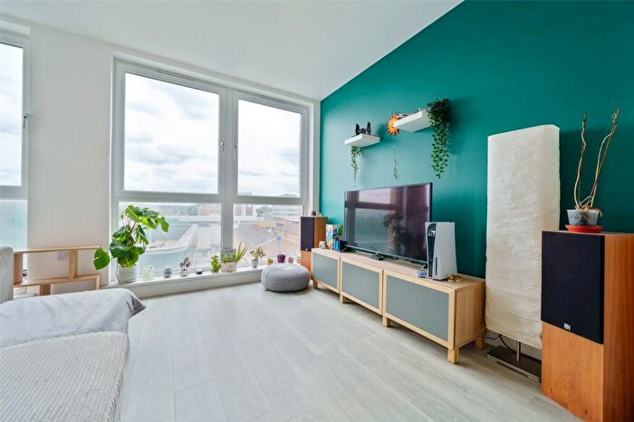 1 Bedroom Apartment For Sale In The Ring, Bracknell, Berkshire, RG12