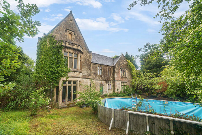 11 Bedroom Link Detached House For Sale In Nursery Drive, Brimscombe, GL5