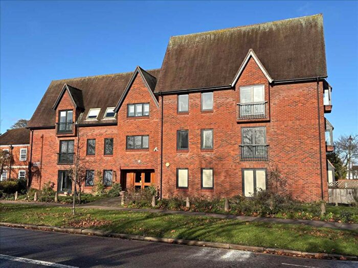 2 Bedroom Apartment For Sale In The Embankment, Bedford, MK40