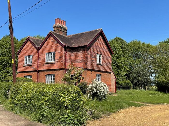 2 Bedroom Semi-Detached House To Rent In White Waltham, RG10