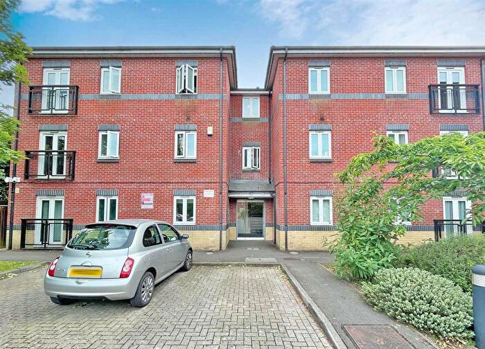 2 Bedroom Flat For Sale In Brasenose Driftway, Oxford, OX4