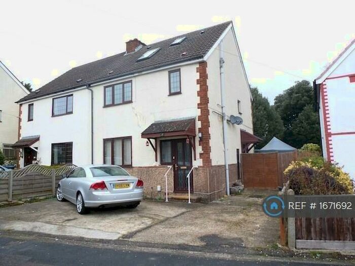 4 Bedroom Semi-Detached House To Rent In Belvoir Close, Fareham, PO16