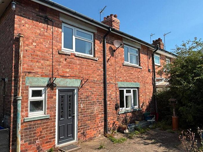 3 Bedroom End Of Terrace House For Sale In Southgate Gardens, Hornsea, HU18