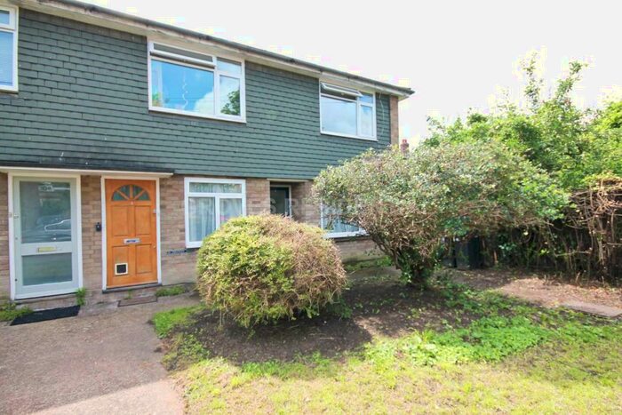 2 Bedroom Flat To Rent In Chestnut Grove, New Malden, KT3