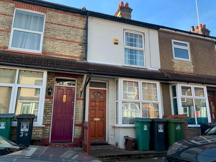2 Bedroom Property To Rent In York Road, Watford WD18