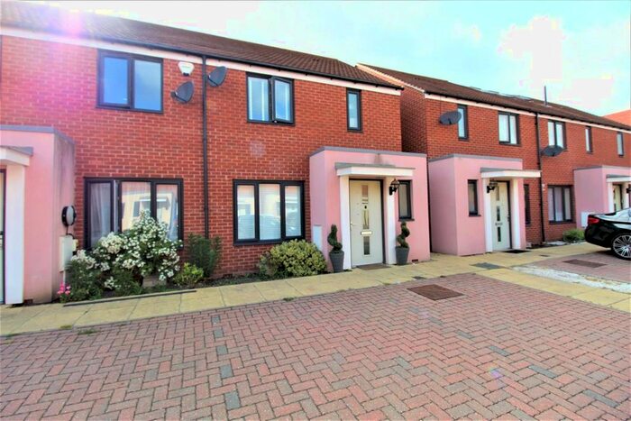 3 Bedroom Terraced House To Rent In Sunliner Way, South Ockendon, RM15