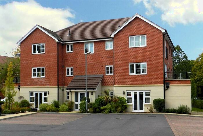 2 Bedroom Apartment To Rent In Waterloo Road, Crowthorne, RG45