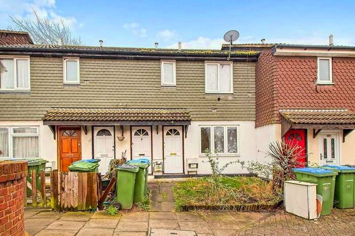 1 Bedroom Maisonette Flat To Rent In Celandine Drive, London, SE28