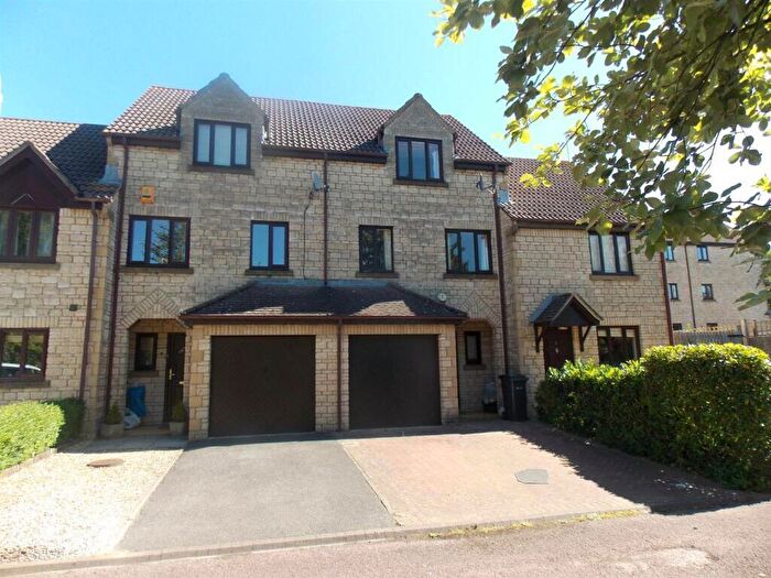 3 Bedroom Town House For Sale In Hanstone Close, Cirencester, Gloucestershire, GL7