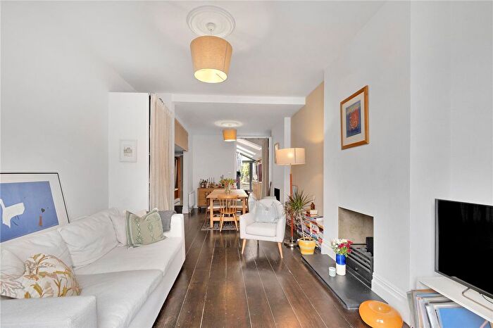 1 Bedroom Flat For Sale In Bromar Road, Camberwell, London, SE5