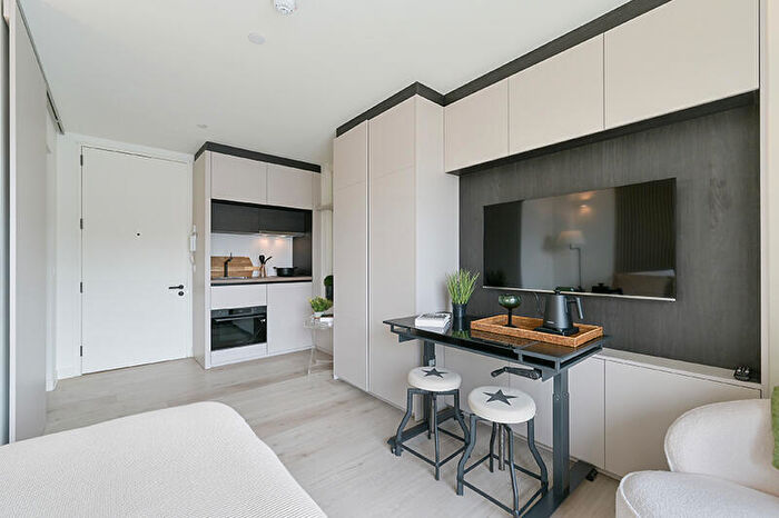 Studio To Rent In Greenhill Way, Harrow, Middlesex, HA1