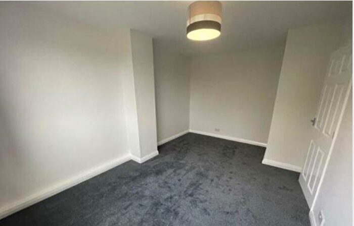 1 Bedroom Flat To Rent In Tinshill Road, Leeds, West Yorkshire, LS16