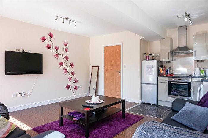 2 Bedroom Apartment To Rent In Ash Grove, Leeds, LS6