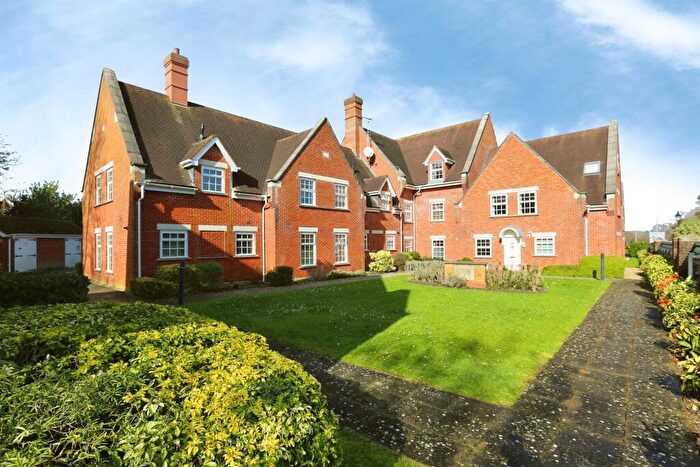 2 Bedroom Flat For Sale In Old School Court, Fareham, PO16