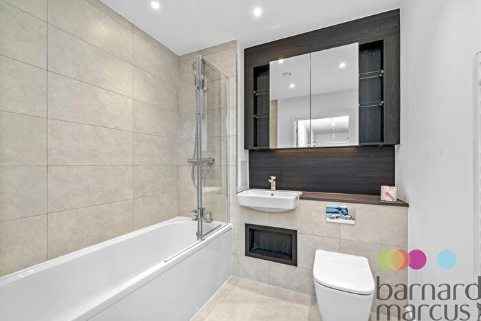 2 Bedroom Apartment To Rent In Hendon Waterside, Moorhen Drive, Hendon, NW9