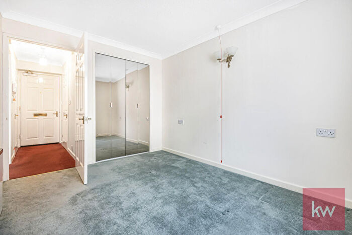 1 Bedroom Flat For Sale In Swanbrook Court, Maidenhead, SL6