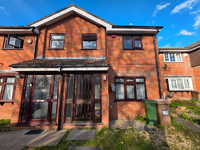 3 Bedroom Terraced House To Rent In Ellerdine Close, Luton, Bedfordshire, LU3