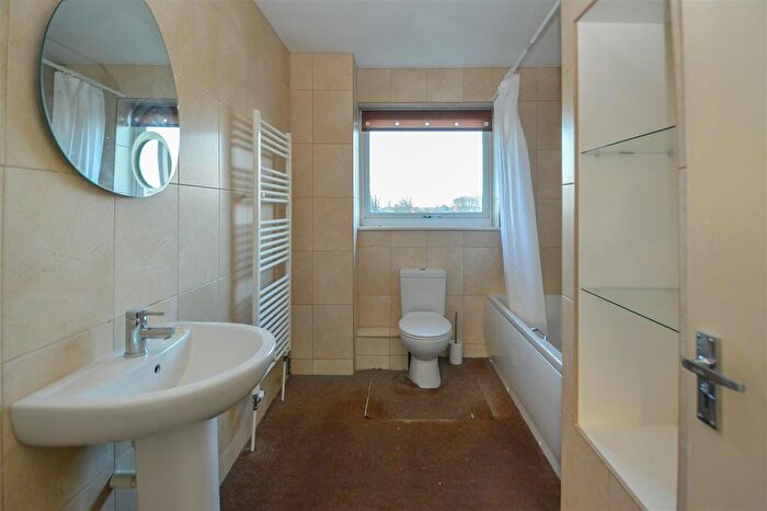 3 Bedroom End Of Terrace House For Sale In Albert Street, Warley, Brentwood, CM14