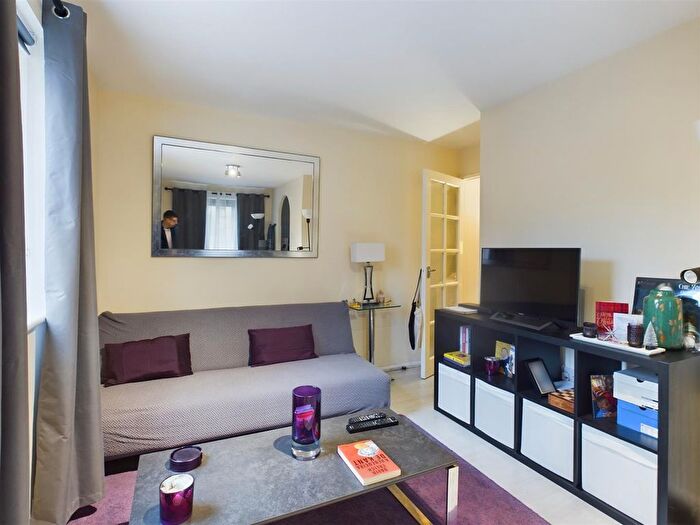 1 Bedroom Flat For Sale In Jack Clow Road, Stratford, E15