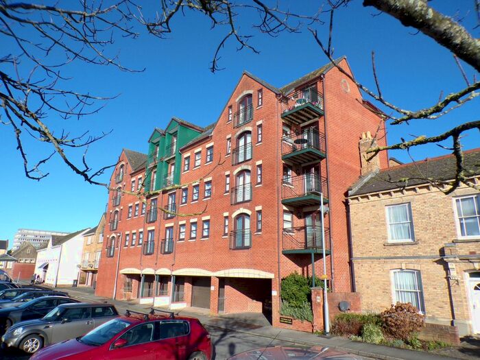 2 Bedroom Flat To Rent In Castle Street, Barnstaple EX31