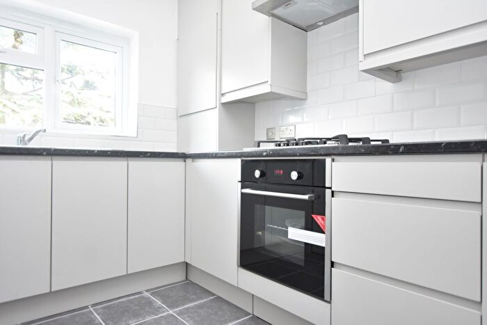 2 Bedroom Flat To Rent In Southend Road, Beckenham, BR3