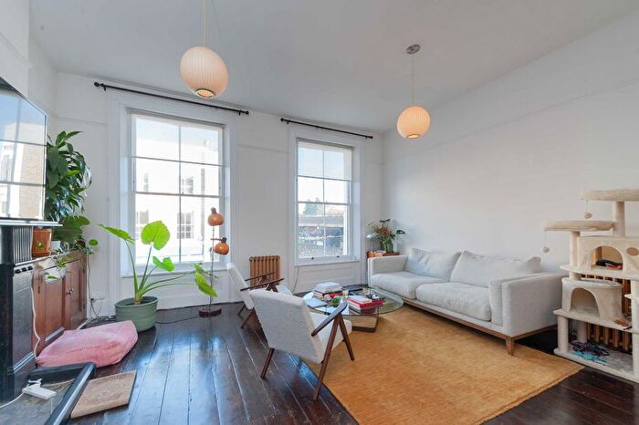 2 Bedroom Flat To Rent In Portobello Road, London, W10