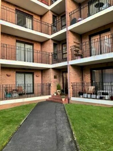 2 Bedroom Flat To Rent In Craigend Park, The Inch, Edinburgh EH16