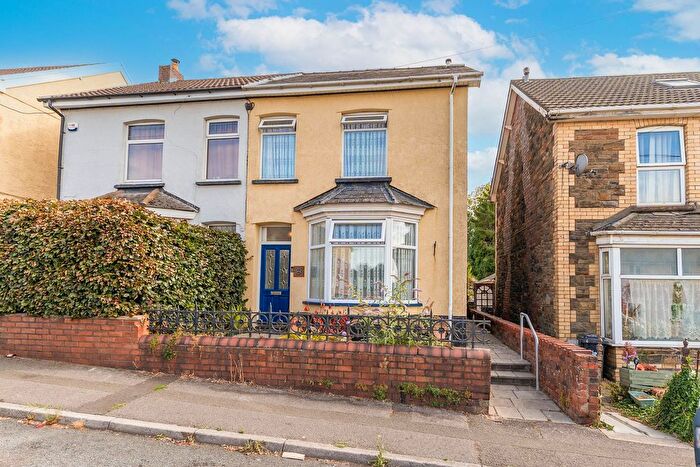 3 Bedroom Semi-Detached House For Sale In Tregwilym Road, Rogerstone, NP10