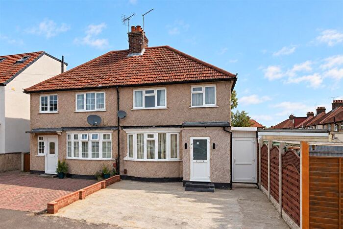 3 Bedroom Property For Sale In Oakdene Road, Watford, WD24