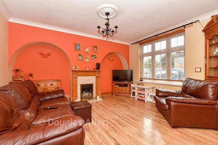 3 Bedroom Terraced House For Sale In Bentry Road, Dagenham, Essex, RM8