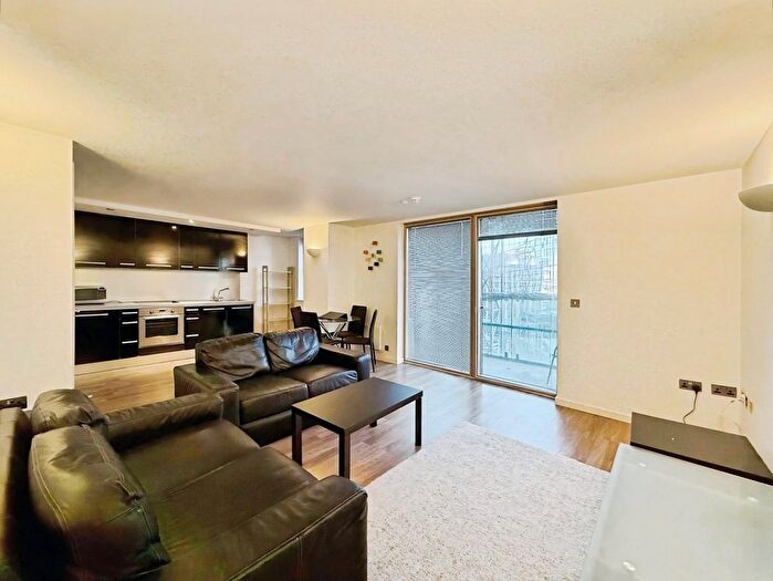 2 Bedroom Flat For Sale In West Point, Wellington Street, Leeds, Uk, LS1