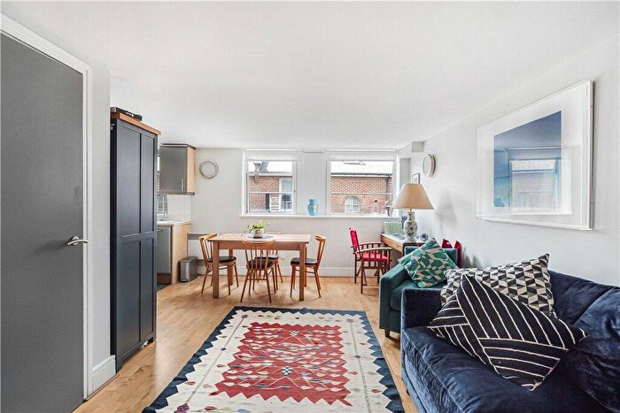 1 Bedroom Apartment For Sale In Peckham Grove, London, SE15