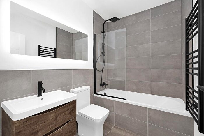 2 Bedroom Flat To Rent In Gordon Road, London, W5