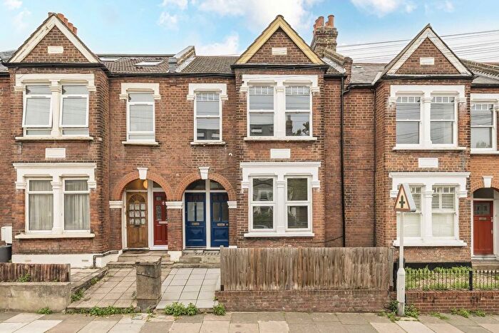 3 Bedroom Maisonette For Sale In Charlmont Road, Tooting, SW17