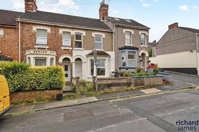 3 Bedroom Terraced House For Sale In Dixon Street, Swindon, SN1