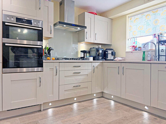 4 Bedroom Detached House For Sale In Sion Close, Honiton, EX14