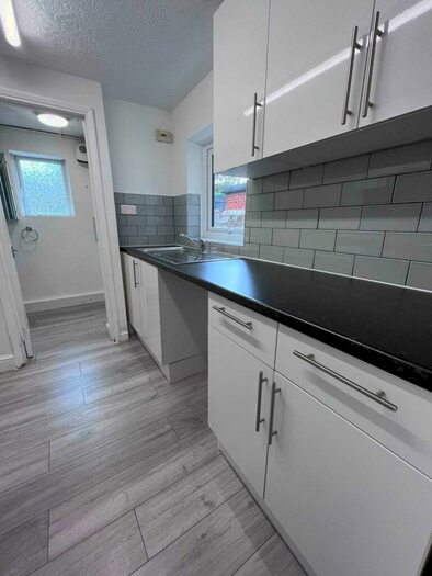 3 Bedroom Terraced House To Rent In Bedroom Spacious Property - Water Road, Reading, RG30