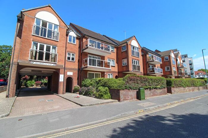 2 Bedroom Apartment For Sale In Sea Road, Boscombe, Bournemouth, BH5