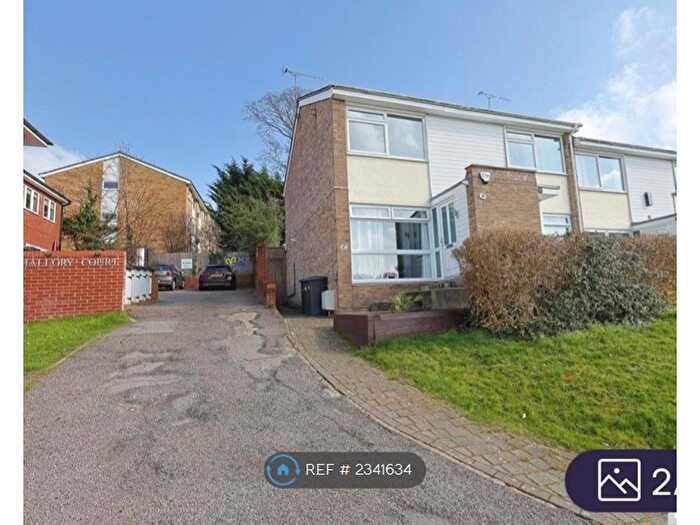 2 Bedroom Maisonette To Rent In Valley Fields Crescent, Enfield, EN2