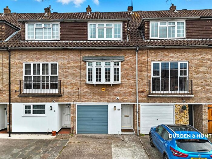 3 Bedroom Town House For Sale In Sims Close, Romford, RM1