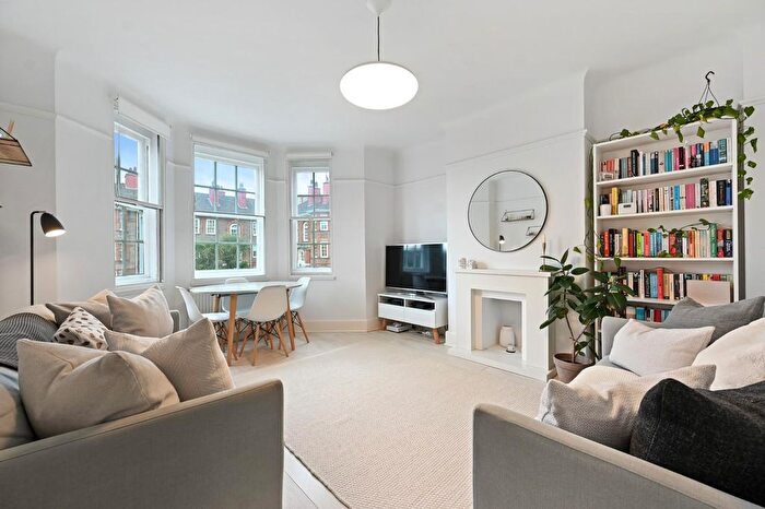 2 Bedroom Flat For Sale In Bromyard Avenue, Acton, W3